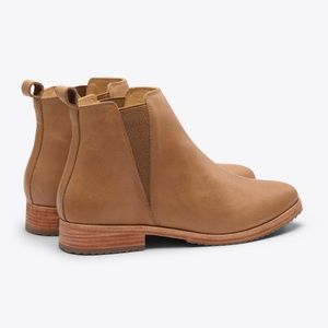 Nisolo Classic Chelsea Boot, Almond, size 9